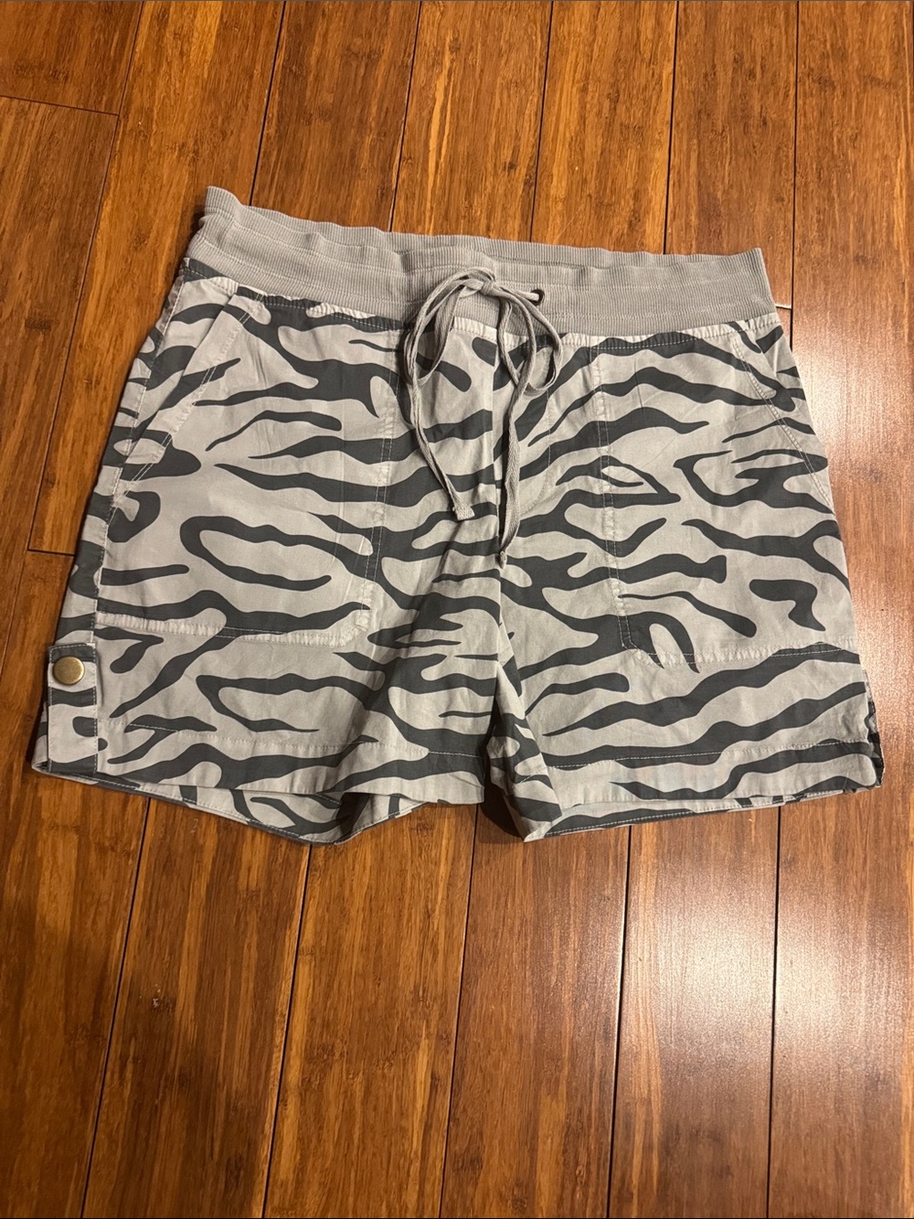 Women’s Gray Zebra Print Drawstring Shorts